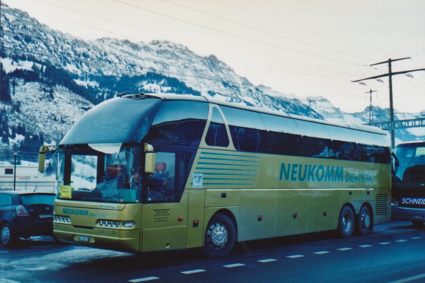 (113'616) - Neukomm, Horboden - BE 200'789 - Neoplan am 11. Januar 2009 beim Bahnhof Frutigen