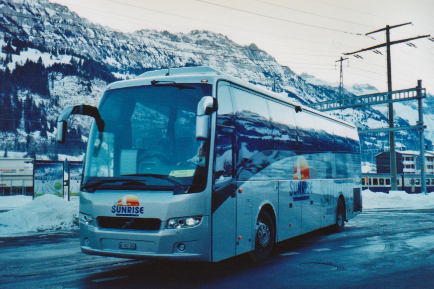 (113'625) - Sunrise, Niederwangen - BE 562'385 - Volvo am 11. Januar 2009 beim Bahnhof Frutigen