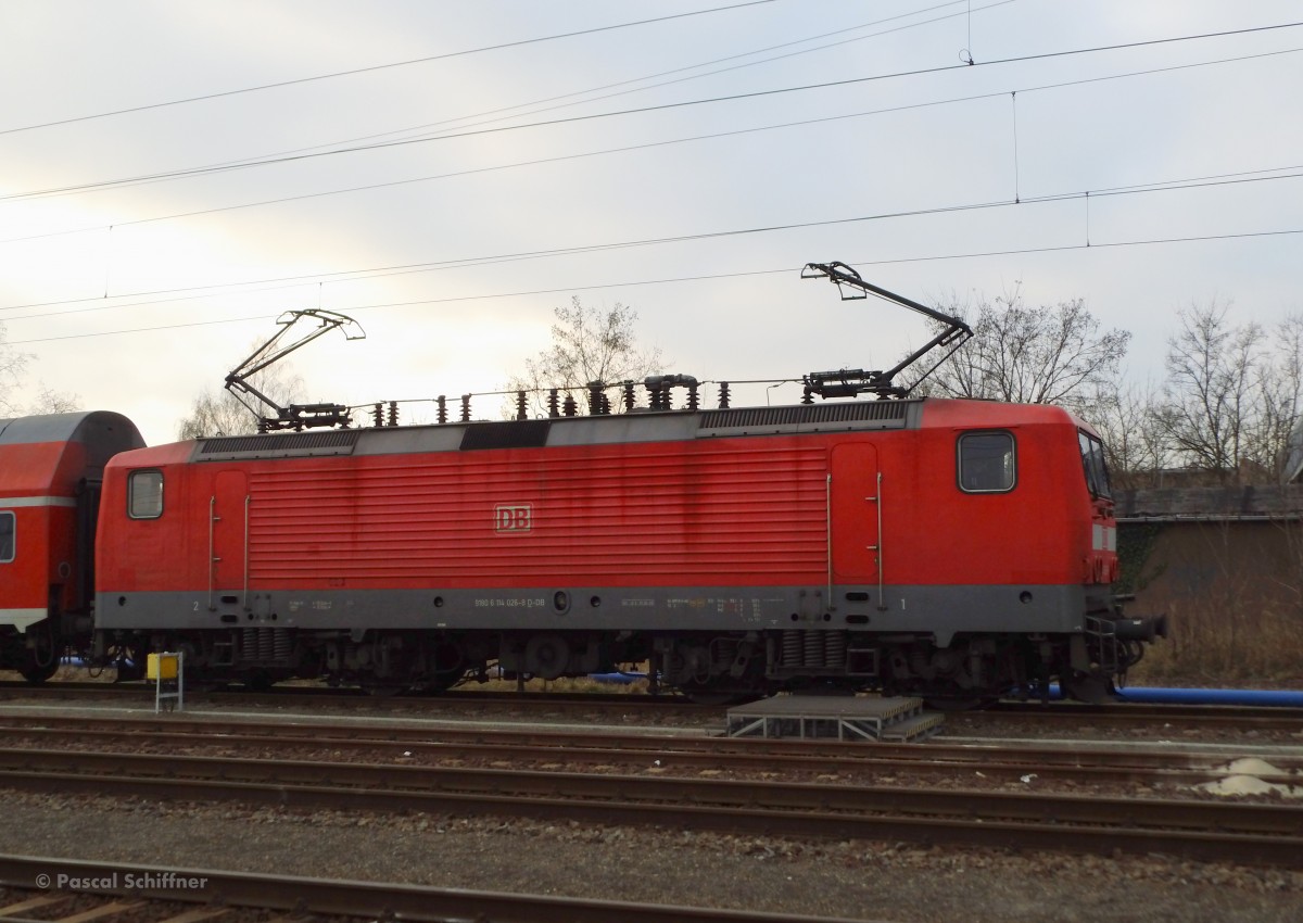 114 026 abgestellt über´s Wochenende in Elsterwerda Hbf am 14.12.2013