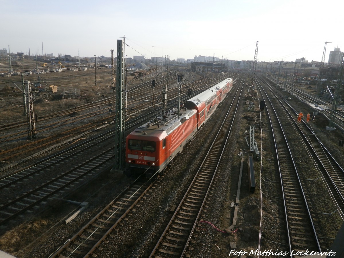 114 032-6 unterwegs als RE20. Aufnahme entstand an der Berliner Brcke in Halle (Saale) am 17.3.15