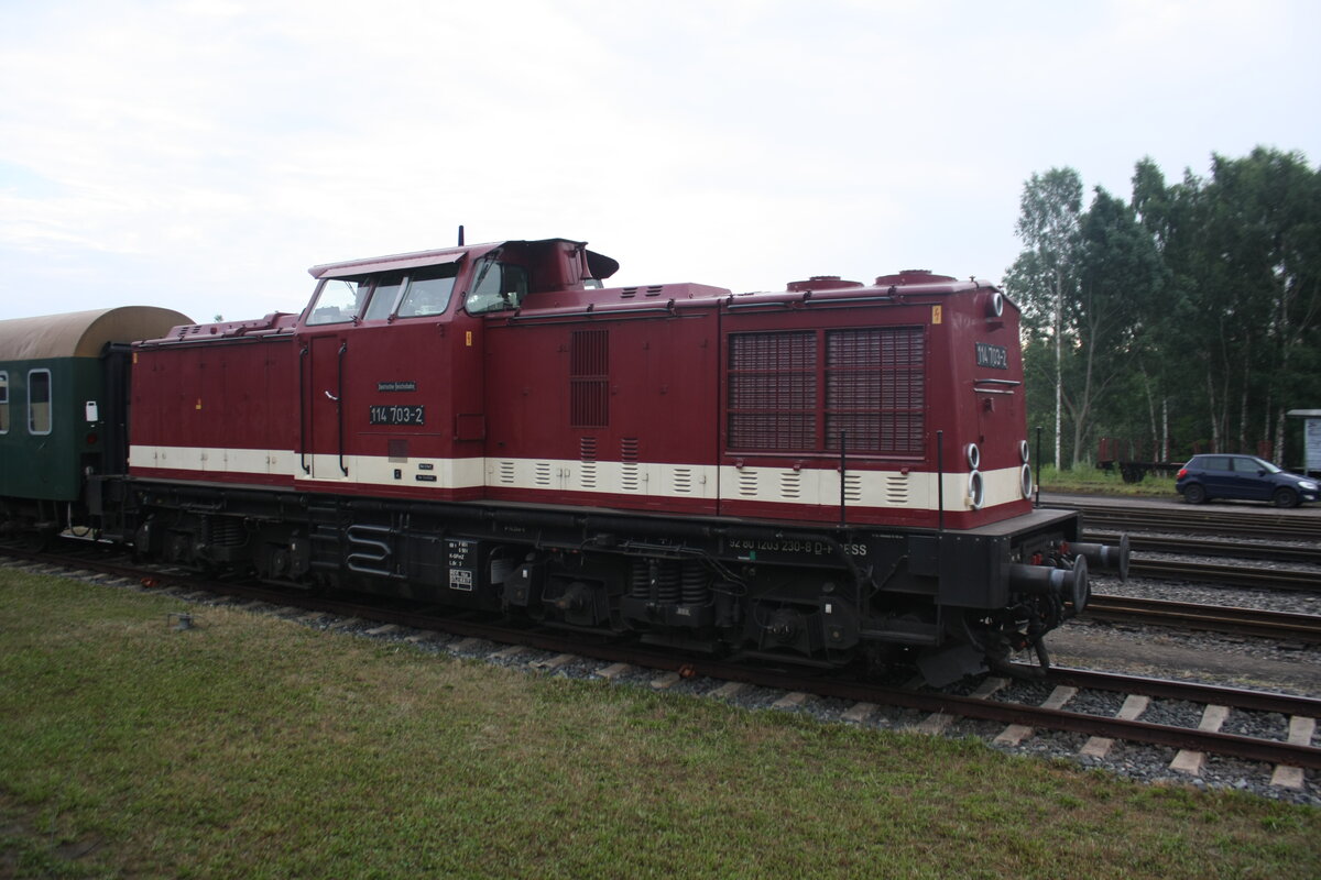 114 703 (203 230) abgestellt im Bahnhof Putbus am 28.7.21