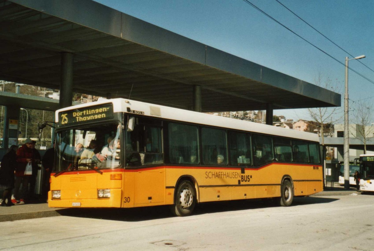 (114'532) - SB Schaffhausen - Nr. 30/SH 54'330 - Mercedes (ex Rattin, Neuhausen Nr. 13) am 18. Februar 2009 beim Bahnhof Schaffhausen