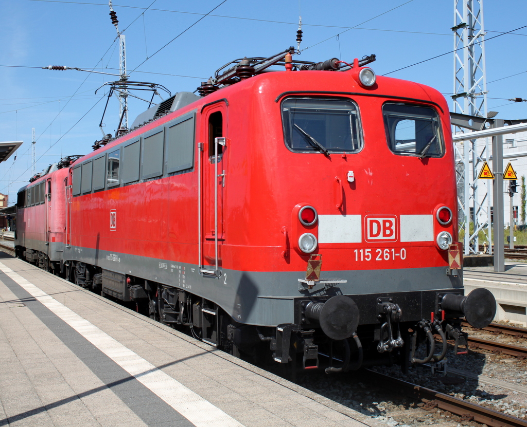 115 261 stand mit frischer HU vom 15.03.2014 im Rostocker Hbf.08.08.2014