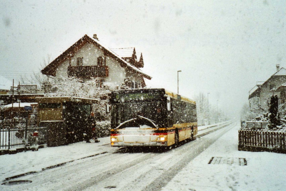 (115'013) - STI Thun - Nr. 77/BE 274'177 - MAN am 9. Mrz 2009 in Thun-Lerchenfeld, Forstweg