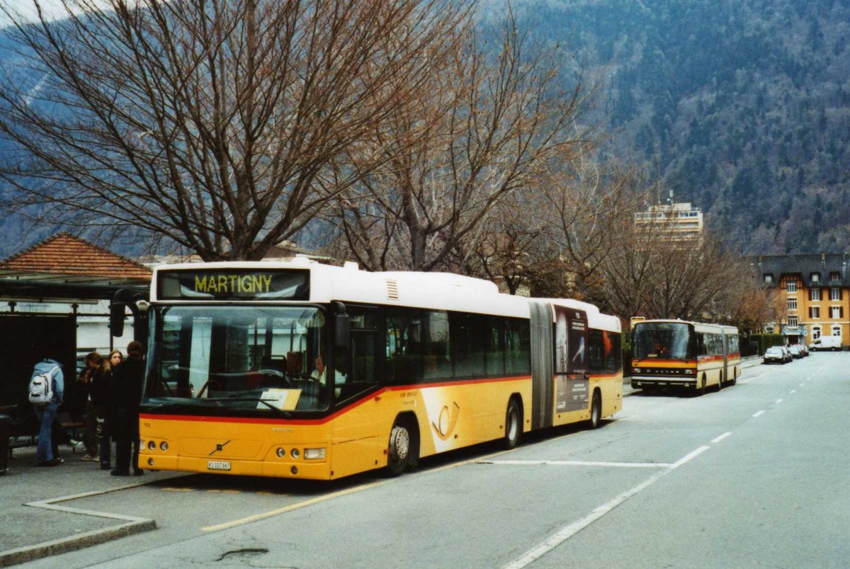 (115'615) - Buchard, Leytron - Nr. 153/VS 107'667 - Volvo am 30. Mrz 2009 beim Bahnhof Martigny