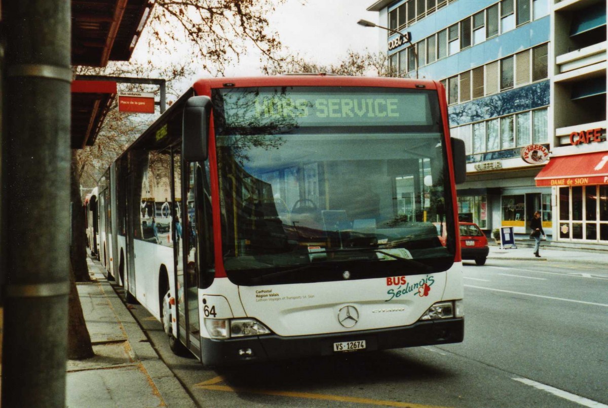 (115'720) - Lathion, Sion - Nr. 64/VS 12'674 - Mercedes am 30. Mrz 2009 beim Bahnhof Sion