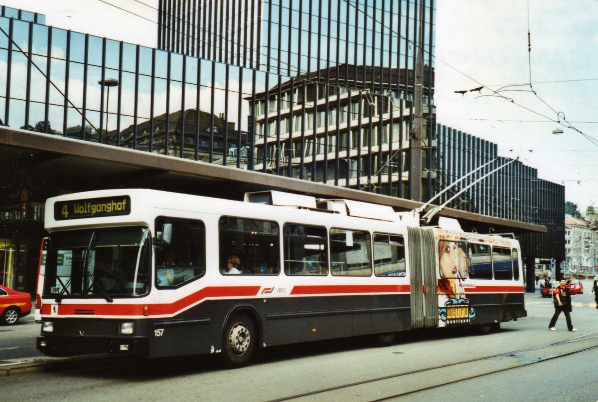 (116'017) - VBSG St. Gallen - Nr. 157 - NAW/Hess Gelenktrolleybus am 22. April 2009 beim Bahnhof St. Gallen