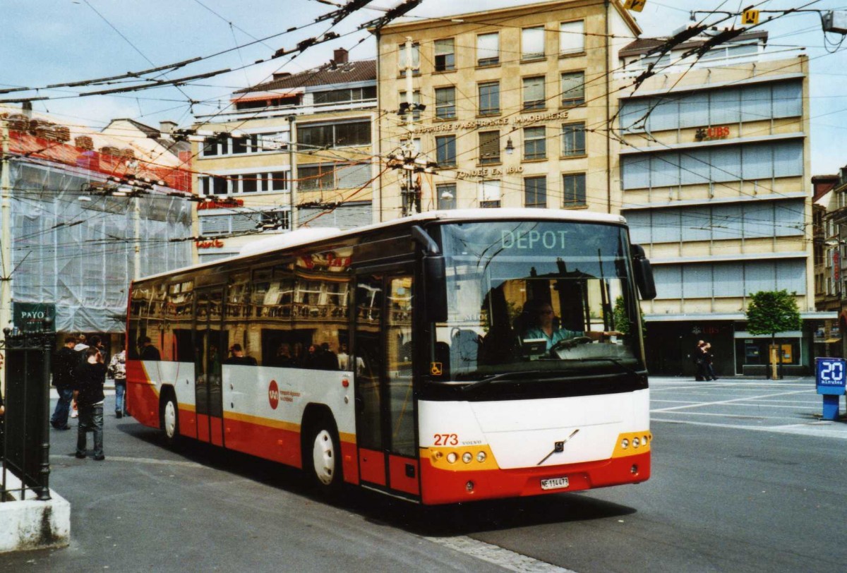 (116'324) - VR La Chaux-de-Fonds - Nr. 273/NE 114'473 - Volvo am 3. Mai 2009 in Neuchtel, Place Pury