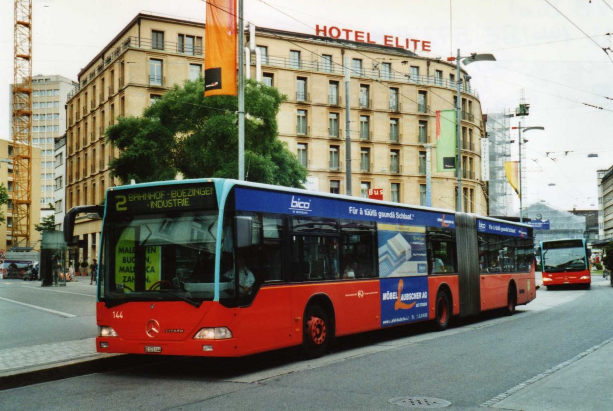 (117'515) - VB Biel - Nr. 144/BE 572'144 - Mercedes am 8. Juni 2009 in Biel, Guisanplatz