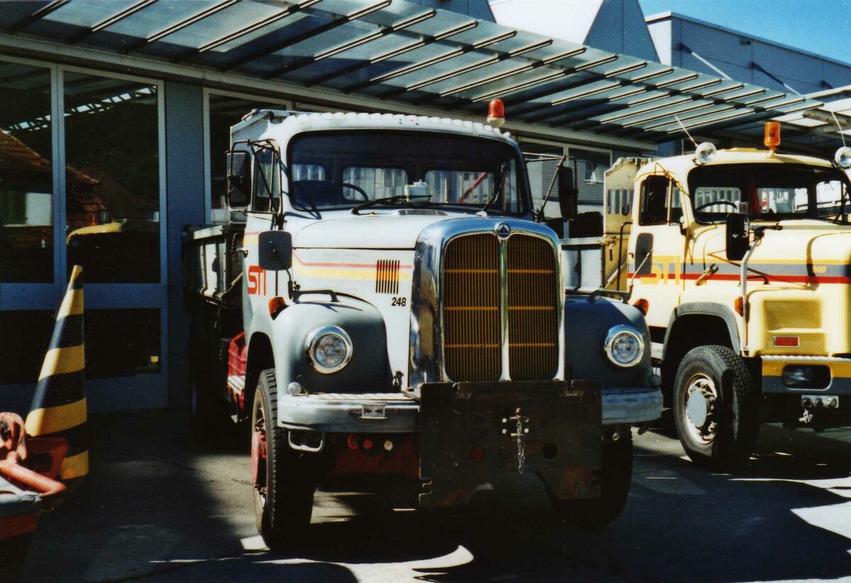 (117'601) - Aus dem Archiv: STI Thun - Nr. 248 - Saurer (ex Nr. 148; ex ATGH Heiligenschwendi Nr. 6) am 13. Juni 2009 in Thun, Garage