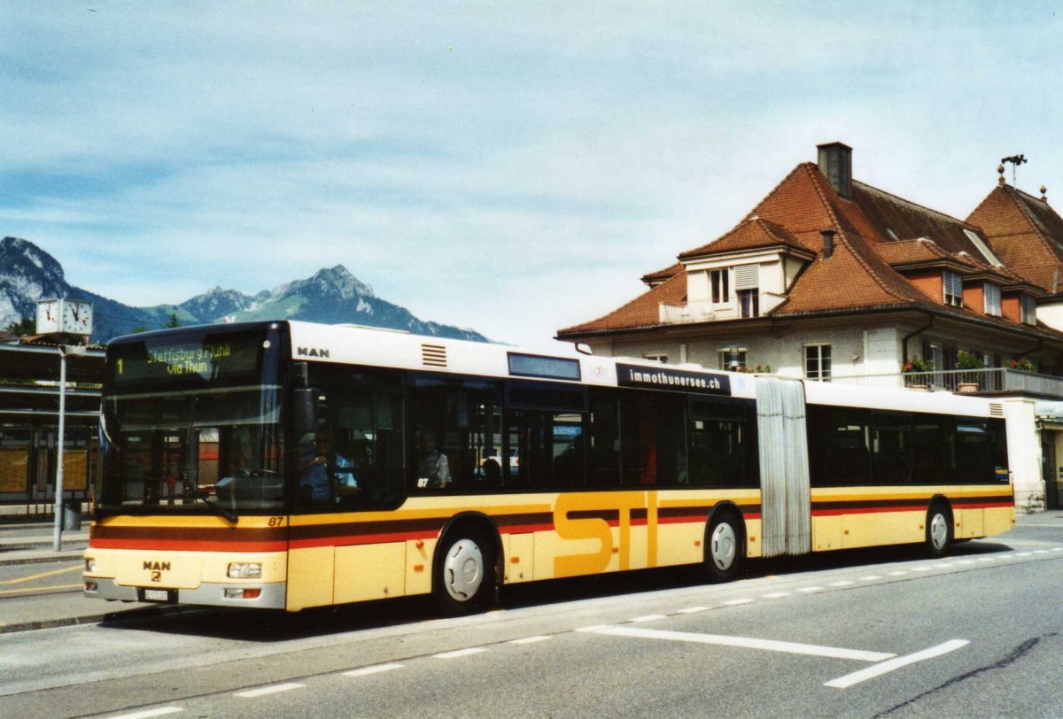 (117'630) - STI Thun - Nr. 87/BE 572'087 - MAN am 14. Juni 2009 beim Bahnhof Spiez