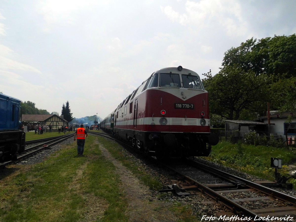 118 770 am Zugschluss bei der einfahrt in den Pubtusser Bahnhof am 21.5.16