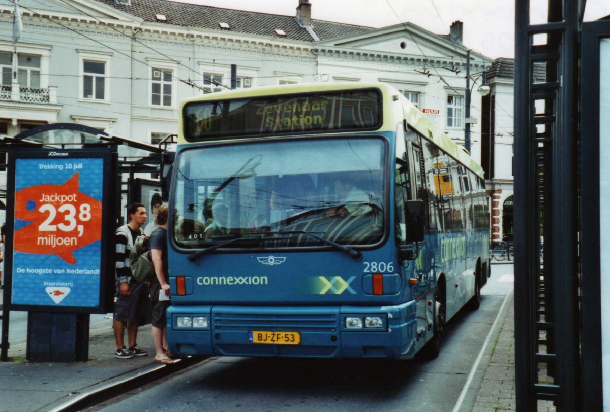 (118'135) - Connexxion - Nr. 2806/BJ-ZF-53 - Den Oudsten am 5. Juli 2009 beim Bahnhof Arnhem