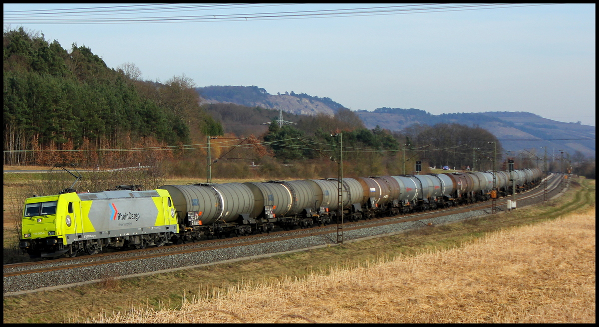 119 005 der RHC mit Kesselwagenzug am 08.03.15 bei Harrbach