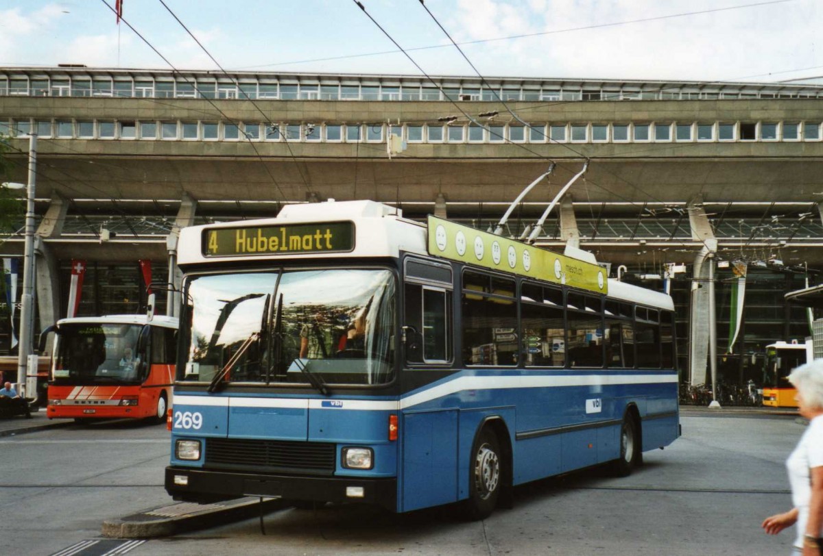 (119'211) - VBL Luzern - Nr. 269 - NAW/R&J-Hess Trolleybus am 20. Juli 2009 beim Bahnhof Luzern