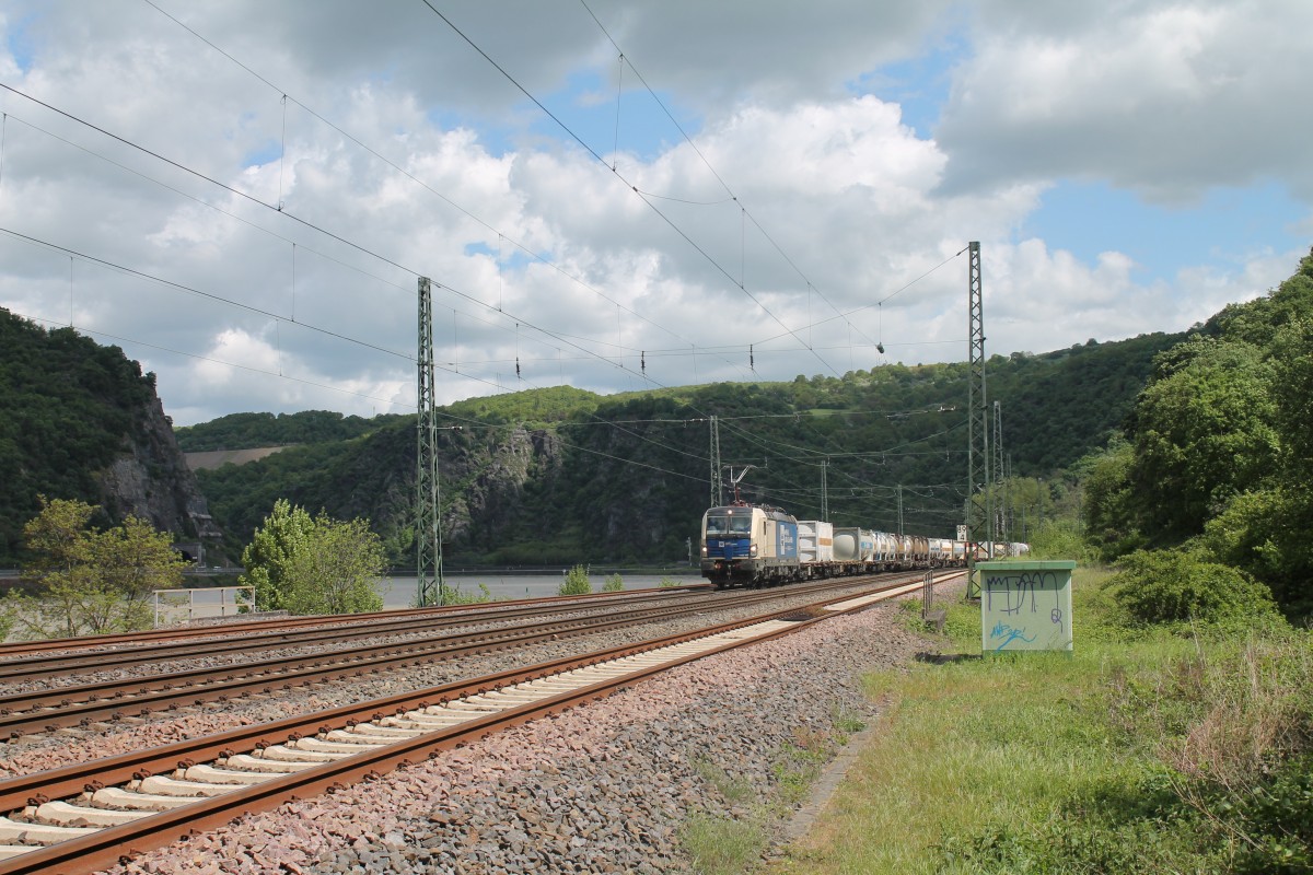 1193 980 mit einem Wechselpritschenzug beim Loreley Betriebsbahnhof. 07.05.15