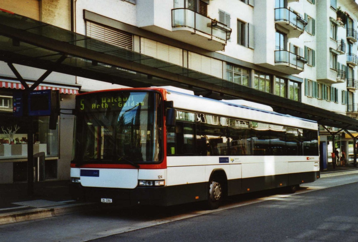 (119'804) - ZVB Zug - Nr. 124/ZG 3384 - Scania/Hess (ex Nr. 24) am 15. August 2009 beim Bahnhof Zug