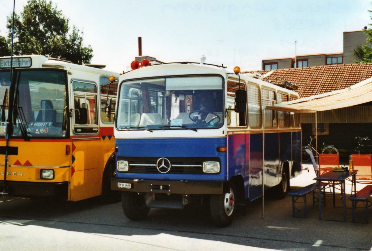 (119'810) - Niederer P., Langwiesen - ZH 141'568 - Mercedes/R&J (ex Stoll, Wilchingen) am 15. August 2009 in Zug, Wohnbustreffen