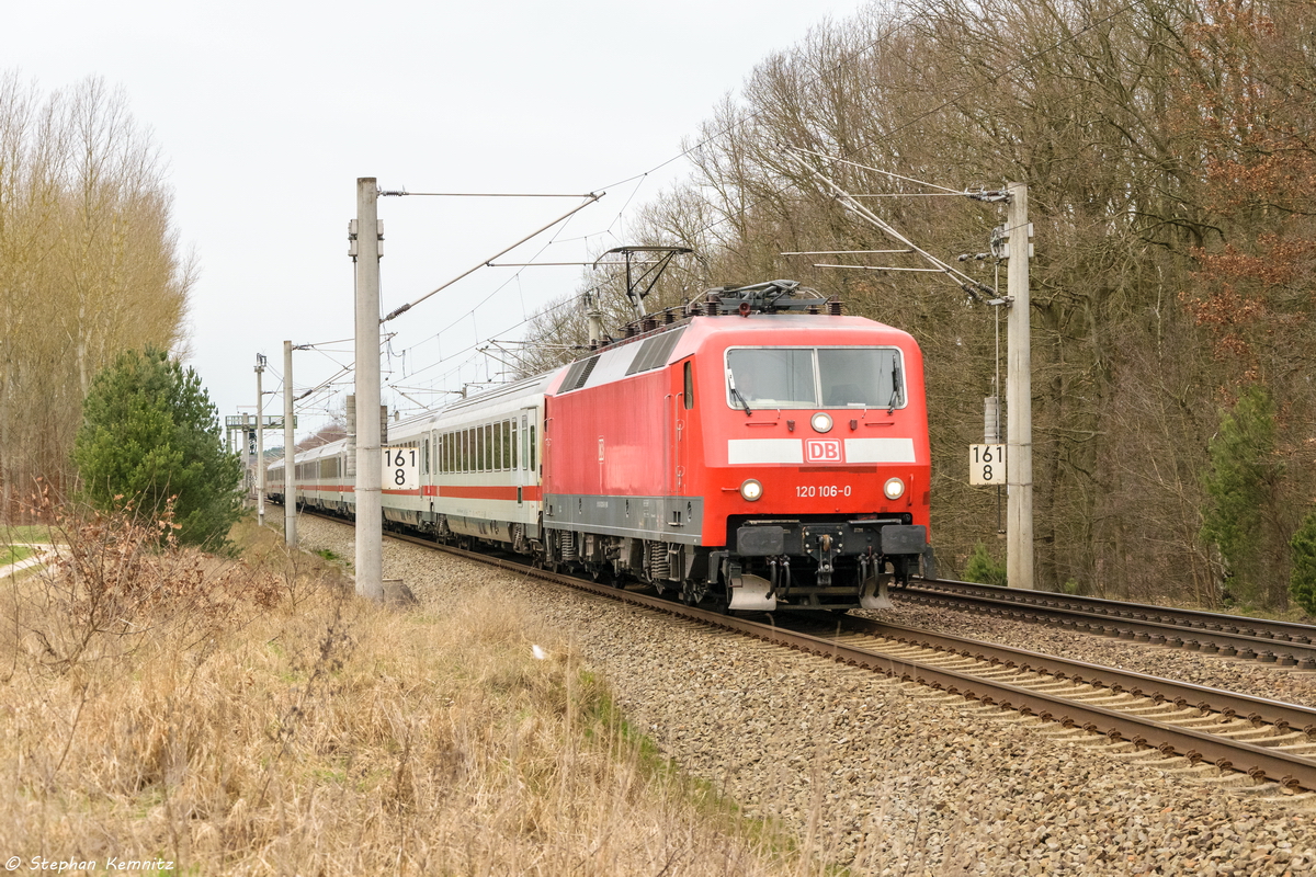 120 106-0 mit dem IC 143 von Amsterdam Centraal nach Berlin Ostbahnhof in Nennhausen. 28.03.2016