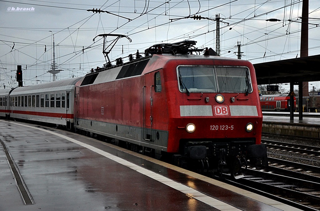 120 123-5 fuhr mit einen IC zum bf bremen,30.12.14