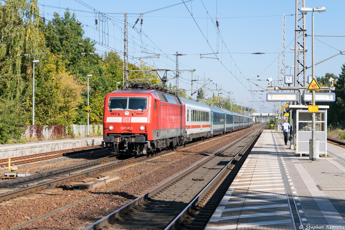 120 138-3 mit dem EC 175  Jan Jesenius  von Hamburg-Altona nach Budapest-Keleti in Ludwigsfelde. 03.10.2015