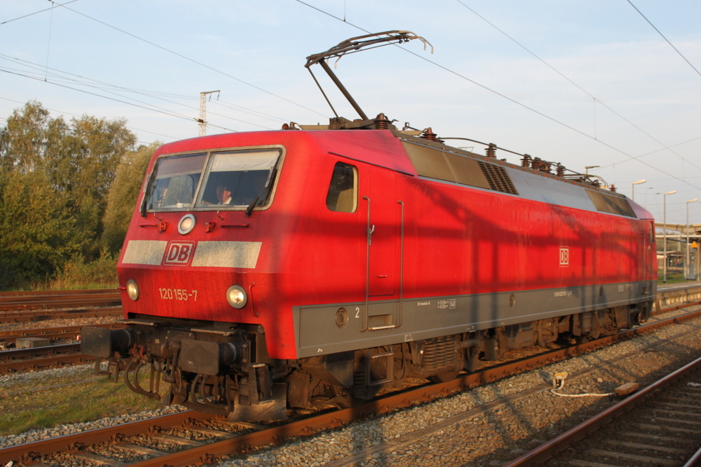 120 155-7 beim Rangieren im Rostocker Hbf.30.09.2017