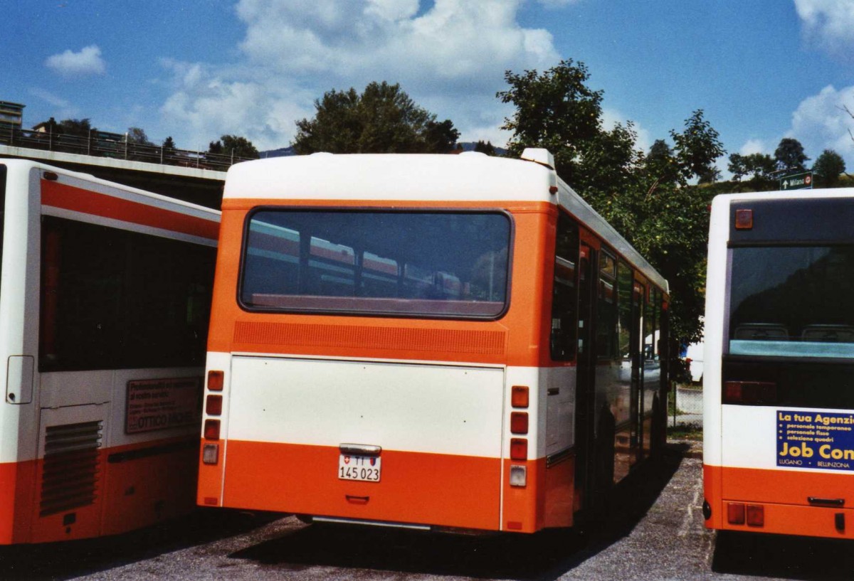 (121'106) - AMSA Chiasso - Nr. 13/TI 145'023 - Saurer/R&J am 12. September 2009 in Balerna, Garage