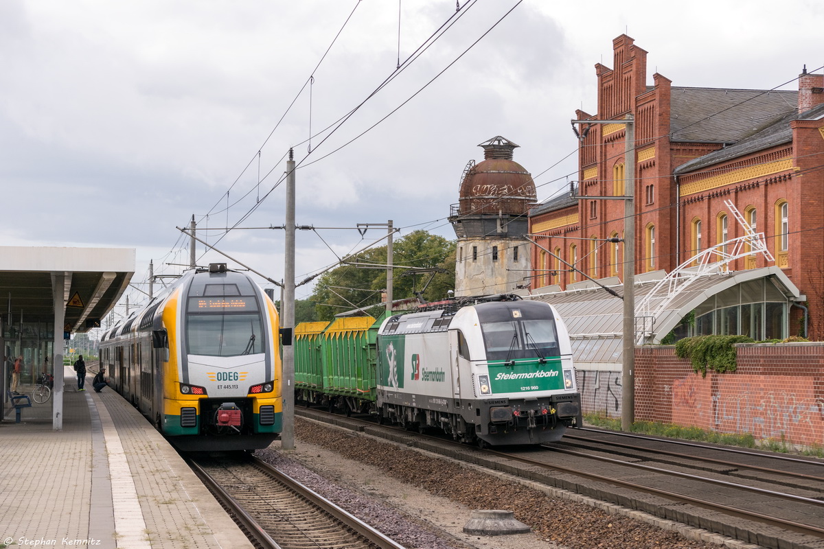 1216 960-5 STB - Steiermarkbahn Transport and Logistik GmbH mit einem leeren Holzzug in Rathenow und fuhr weiter in Richtung Wustermark. 20.09.2015