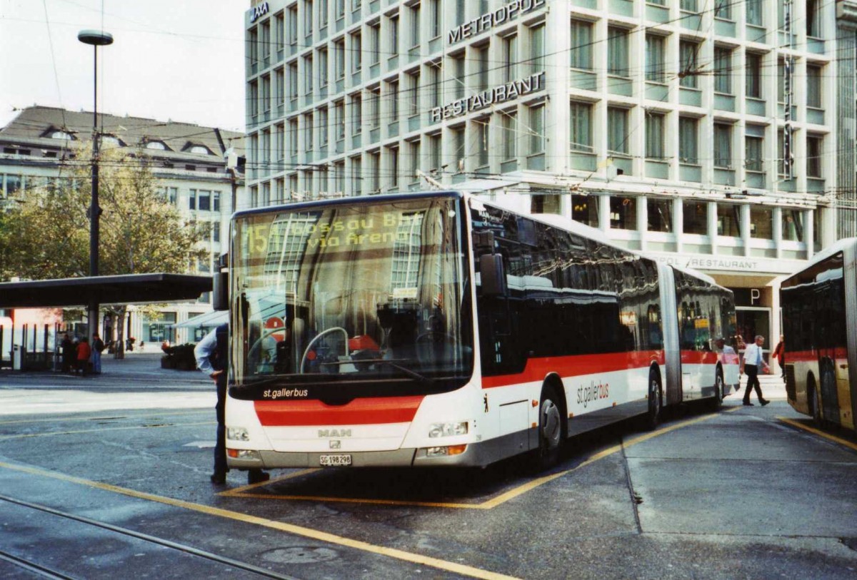 (121'718) - St. Gallerbus, St. Gallen - Nr. 298/SG 198'298 - MAN am 24. Oktober 2009 beim Bahnhof St. Gallen