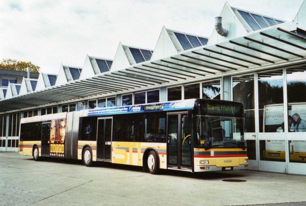 (121'813) - STI Thun - Nr. 105/BE 577'105 - MAN am 25. Oktober 2009 in Thun, Garage