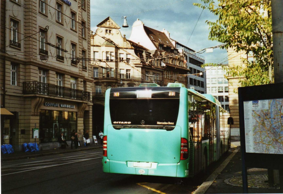 (122'118) - BVB Basel - Nr. 711/BS 6670 - Mercedes am 17. November 2009 in Basel, Schifflnde