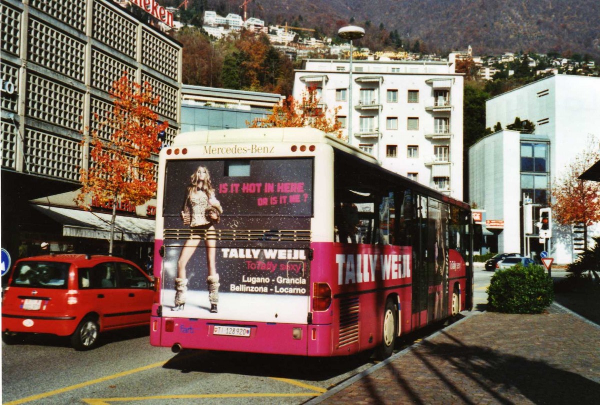 (122'424) - FART Locarno - Nr. 20/TI 128'920 - Mercedes am 21. November 2009 beim Bahnhof Locarno