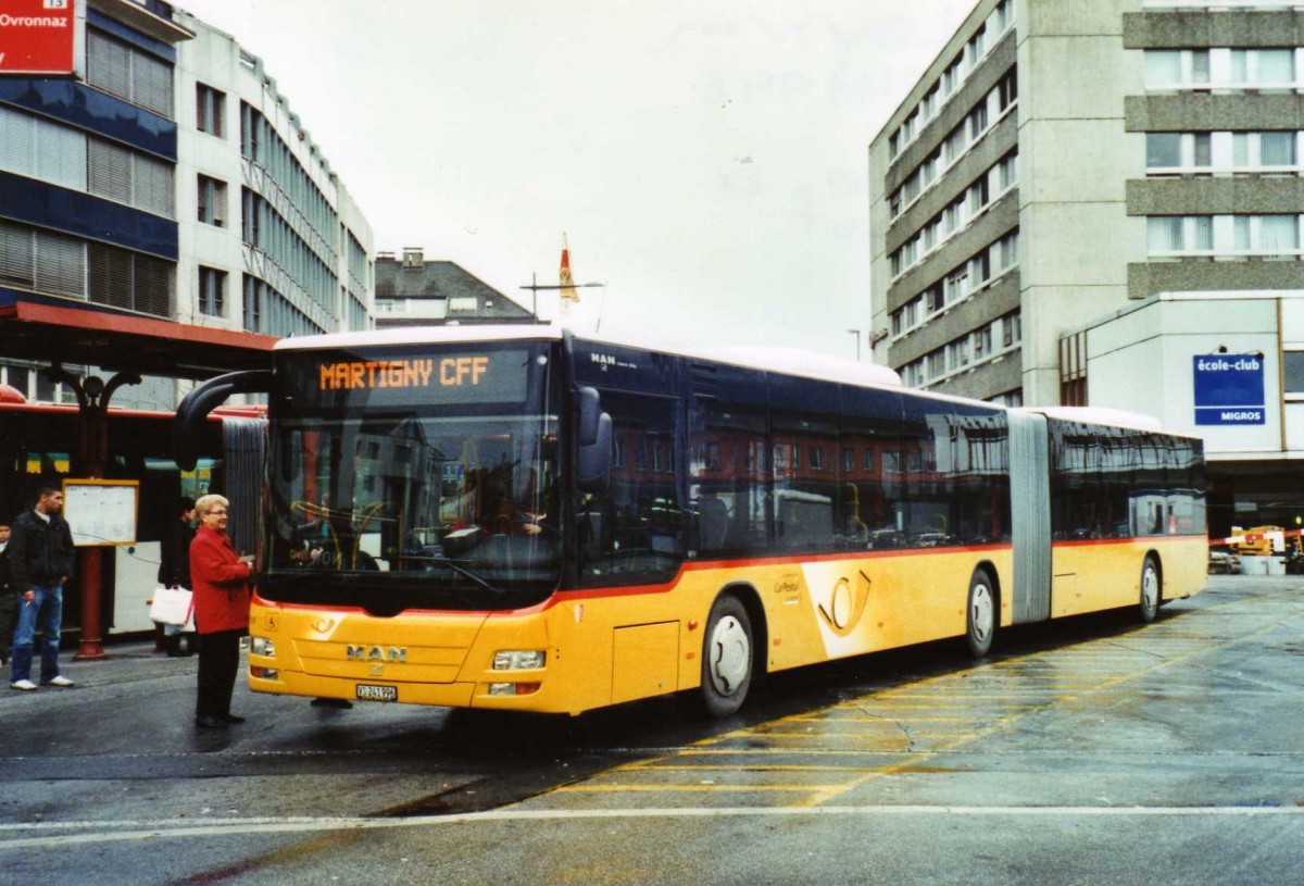 (122'813) - Buchard, Leytron - Nr. 159/VS 241'996 - MAN am 12. Dezember 2009 beim Bahnhof Sion