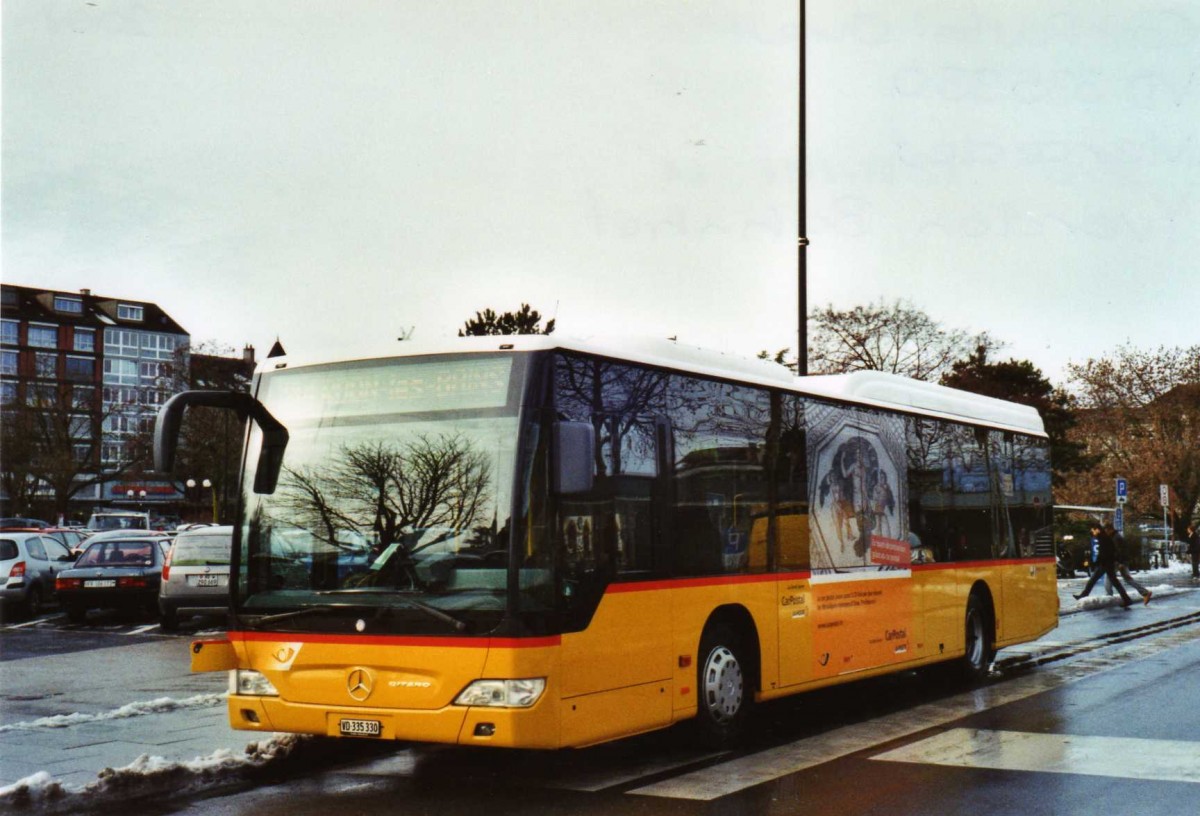 (123'231) - CarPostal Ouest - VD 335'330 - Mercedes am 23. Dezember 2009 beim Bahnhof Yverdon