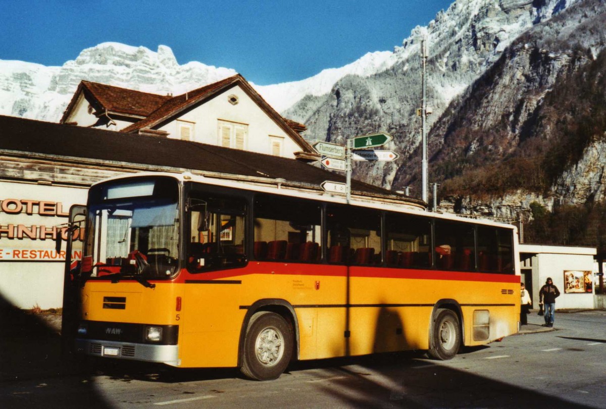 (123'507) - Niederer, Filzbach - Nr. 5/GL 1800 - NAW/Lauber am 3. Januar 2010 beim Bahnhof Flums