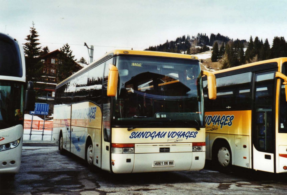 (124'310) - Aus Frankreich: Sundgau, Pfetterhouse - 4061 XK 68 - Van Hool am 24. Januar 2010 beim Bahnhof Saanenmser