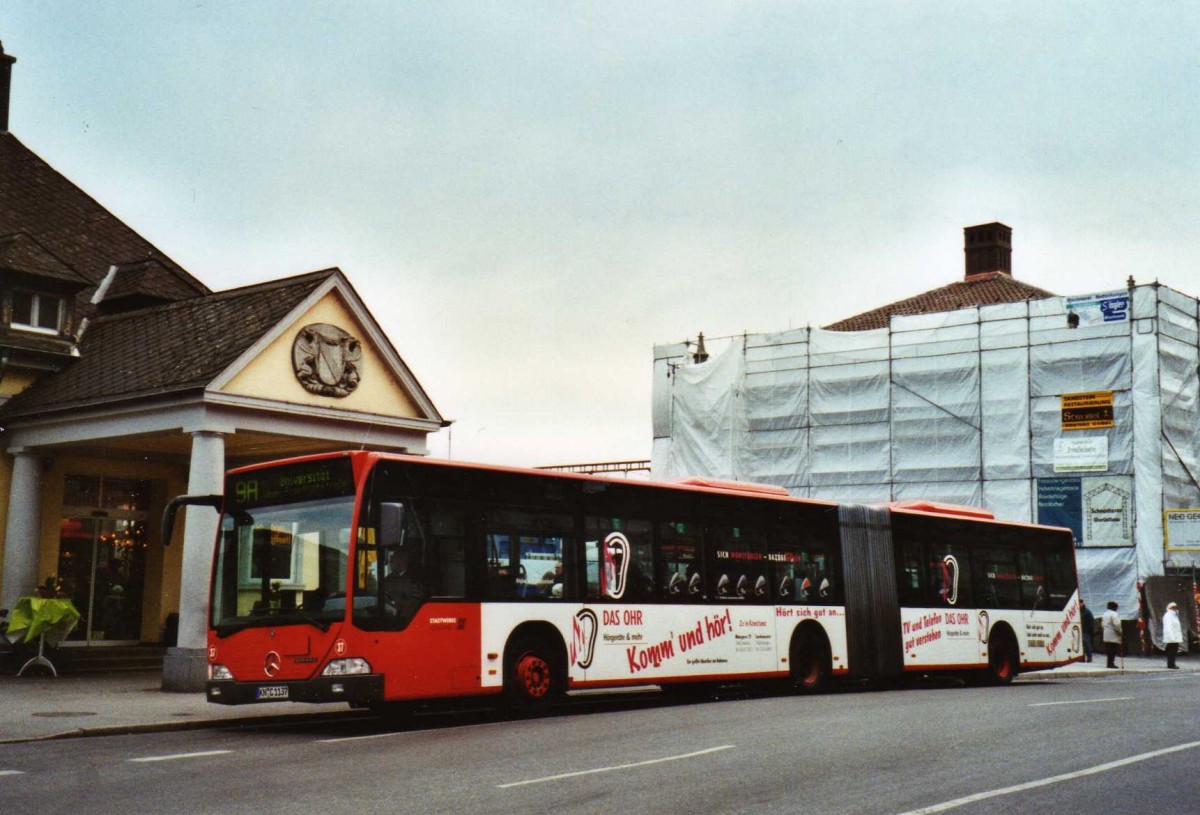 (124'802) - SWK Konstanz - Nr. 37/KN-C 1137 - Mercedes am 10. Mrz 2010 beim Bahnhof Konstanz