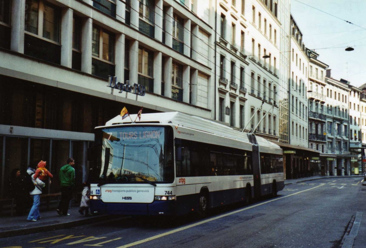 (124'918) - TPG Genve - Nr. 744 - Hess/Hess Gelenktrolleybus am 13. Mrz 2010 in Genve, Bel-Air