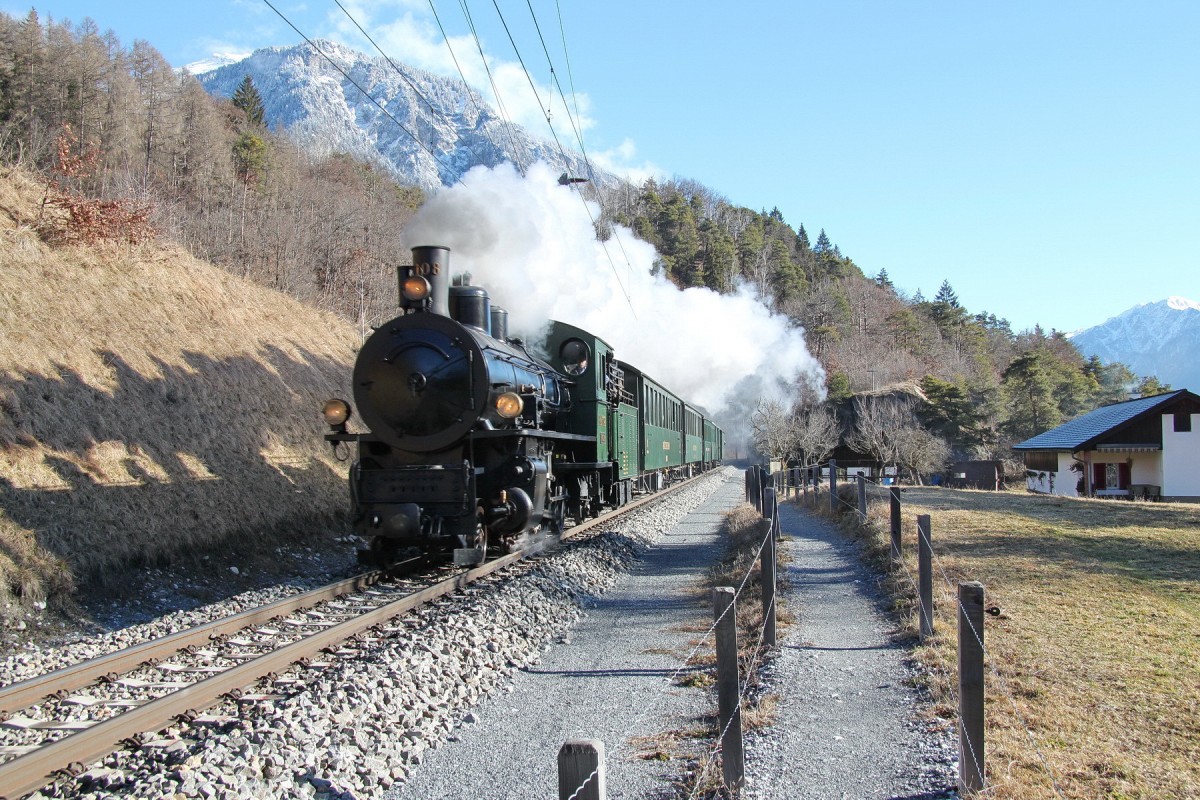 125 Rhtische Bahn,Dampfextrazug nach Disentis/Muster.Hier der Zug zwischen Reichenau/Tamins und Trin.23.02.14

