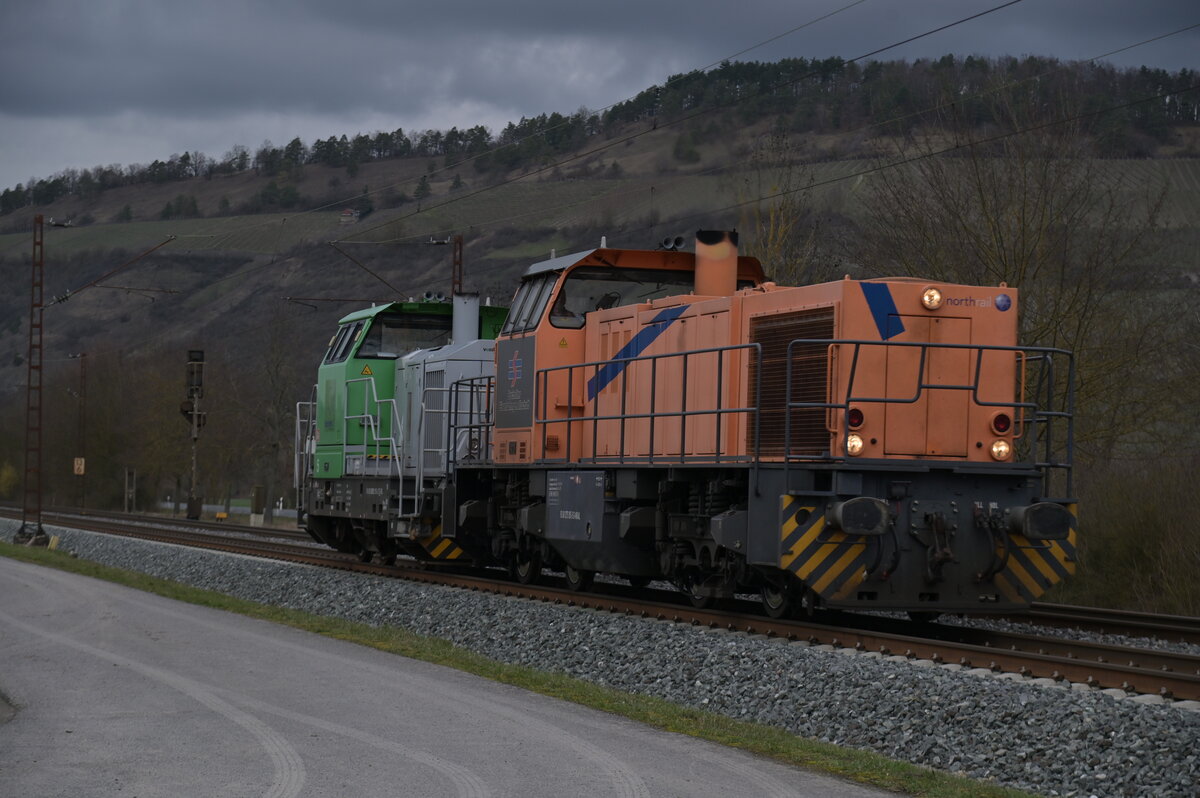 1275 105-5 NRAIL und die 0650 150-2 VL sind LZ in Thüngersheim gen Würzburg unterwegs am 17. Februar 2024.