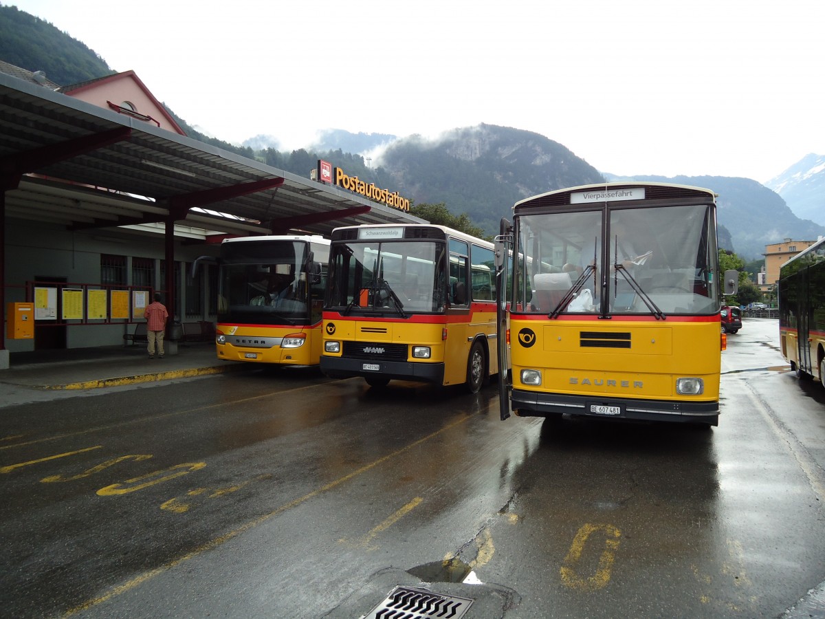 (127'515) - AVG Meiringen - Nr. 74/BE 607'481 - Saurer/R&J (ex P 24'357) am 4. Juli 2010 in Meiringen, Postautostation