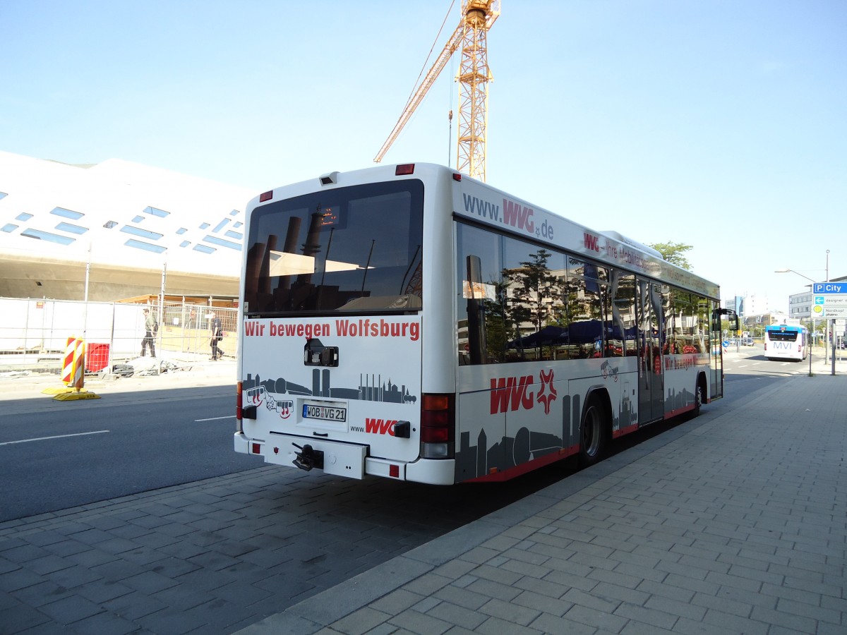 (127'751) - WVG Wolfsburg - Nr. 421/WOB-VG 21 - Scania/Hess am 8. Juli 2010 beim Hauptbahnhof Wolfsburg