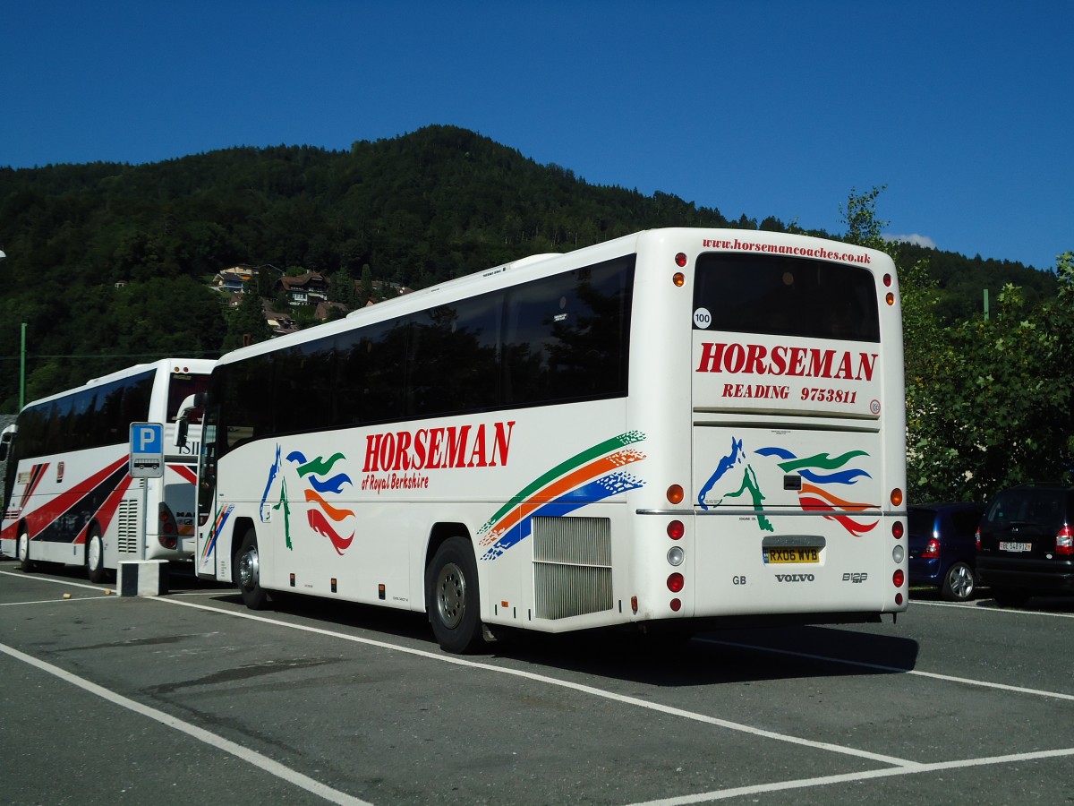 (128'122) - Aus England: Horseman, Berkshire - RX06 WVB - Volvo am 31. Juli 2010 in Thun, Seestrasse