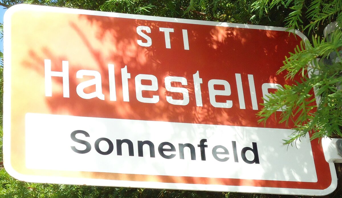 (128'207) - STI-Haltestellenschild - Steffisburg, Sonnenfeld - am 1. August 2010