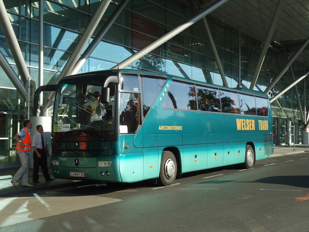 (128'573) - Welser, Traun - LL WWT 35 - Mercedes am 10. August 2010 beim Bahnhof Linz