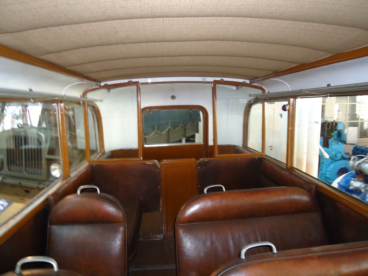 (128'831) - Oldtimer Club Saurer, Arbon - Saurer/R&Streun (ex Geiger, Adelboden Nr. 2) am 21. August 2010 in Arbon, Saurermuseum (Innenaufnahme)