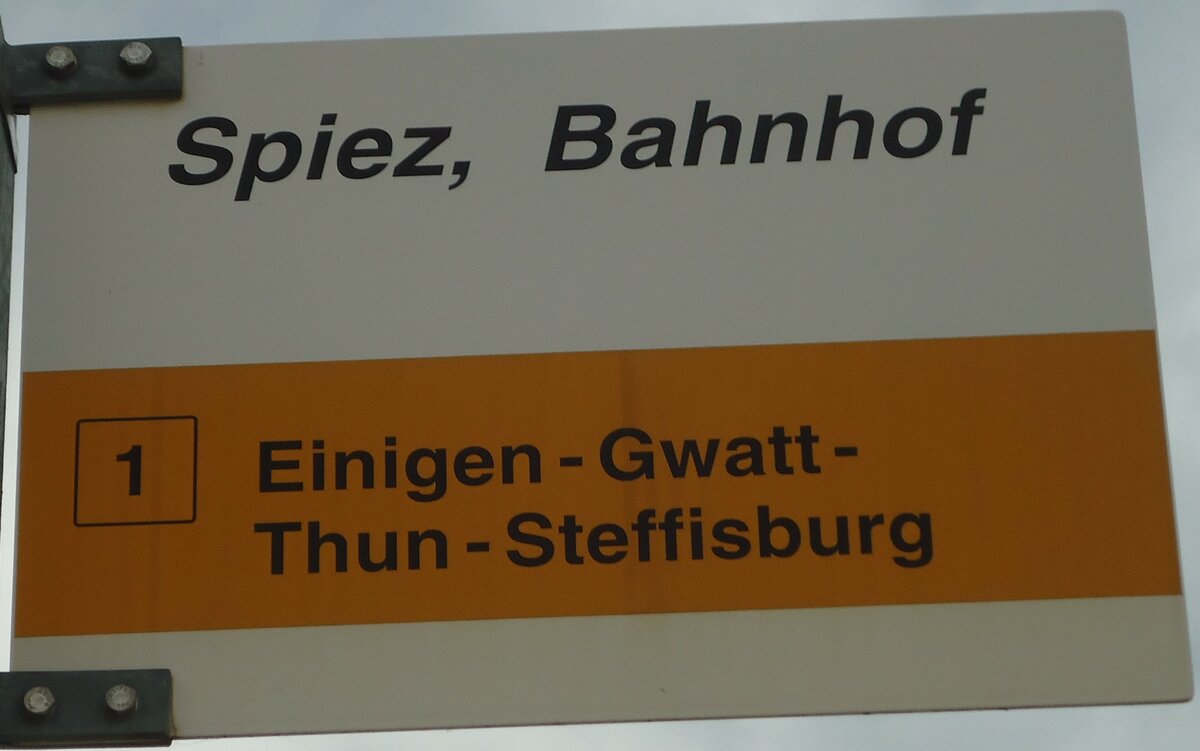 (129'129) - STI-Haltestellenschild - Spiez, Bahnhof - am 23. August 2010