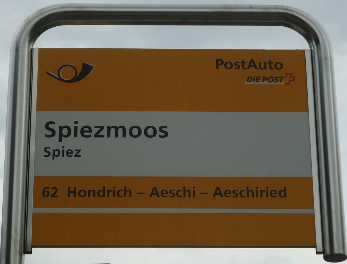 (129'132) - PostAuto-Haltestellenschild - Spiez, Spiezmoos - am 23. August 2010