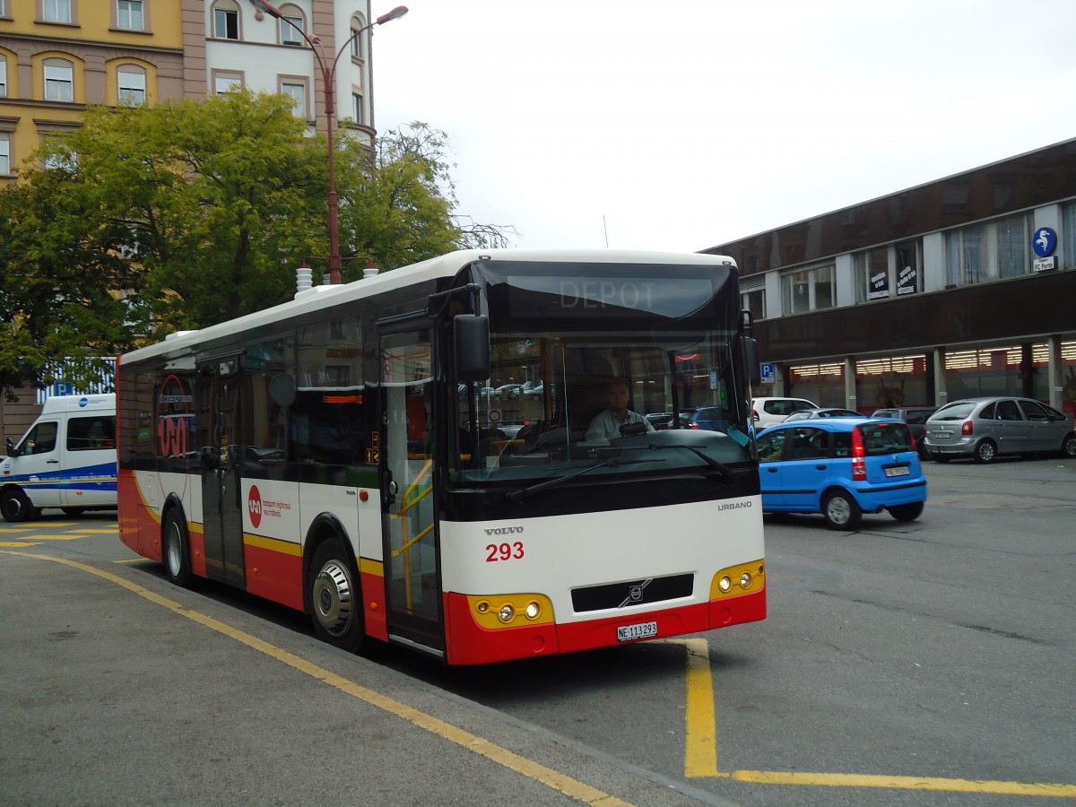 (130'153) - VR La Chaux-de-Fonds - Nr. 293/NE 113'293 - Volvo/Alfabuz am 4. Oktober 2010 beim Bahnhof La Chaux-de-Fonds