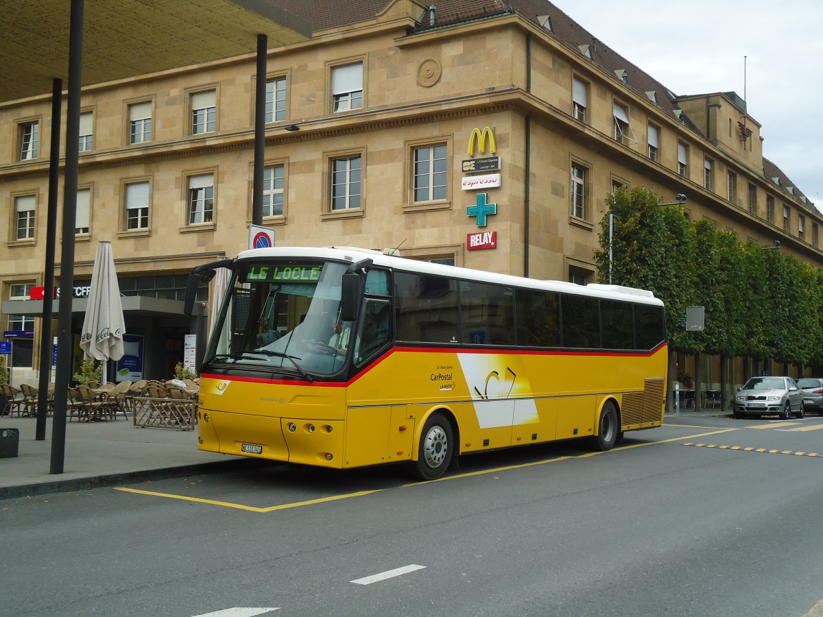 (130'263) - CarPostal Ouest - NE 110'345 - Bova am 4. Oktober 2010 beim Bahnhof Neuchtel